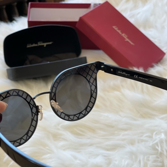 Salvatore Ferragamo 42mm Sunglasses Matte Black - Picture 10 of 16